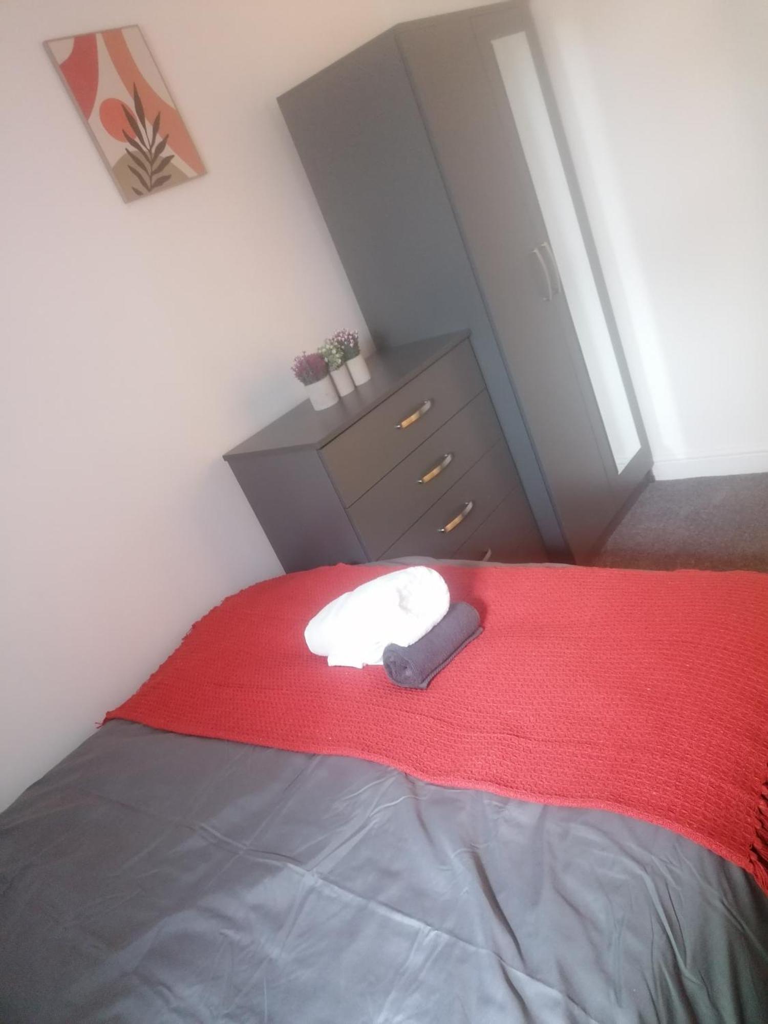 Rossy Home Of Relaxations Stoke-on-Trent Esterno foto